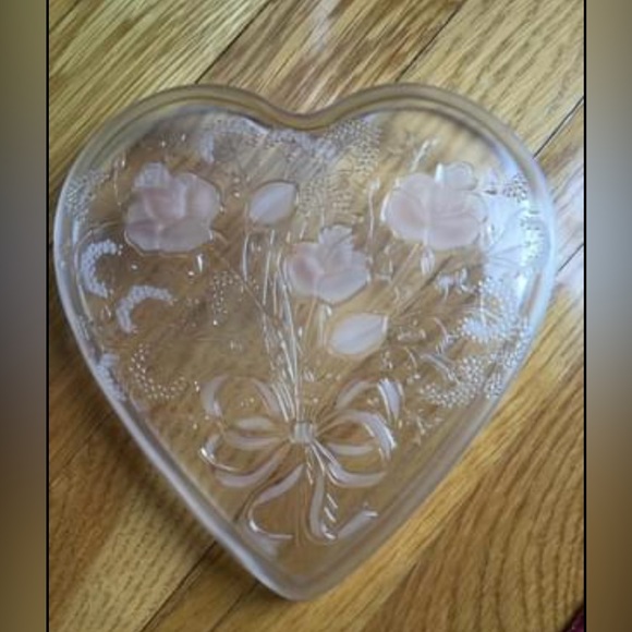 Mikasa Crystal Heart Shape Rose Bouquet Serving Platter - Picture 3 of 4